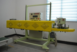 Automatic continuous heat sealing machine