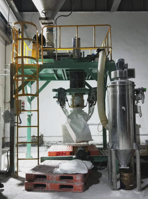 Mineral powder jumbo bag filling machine